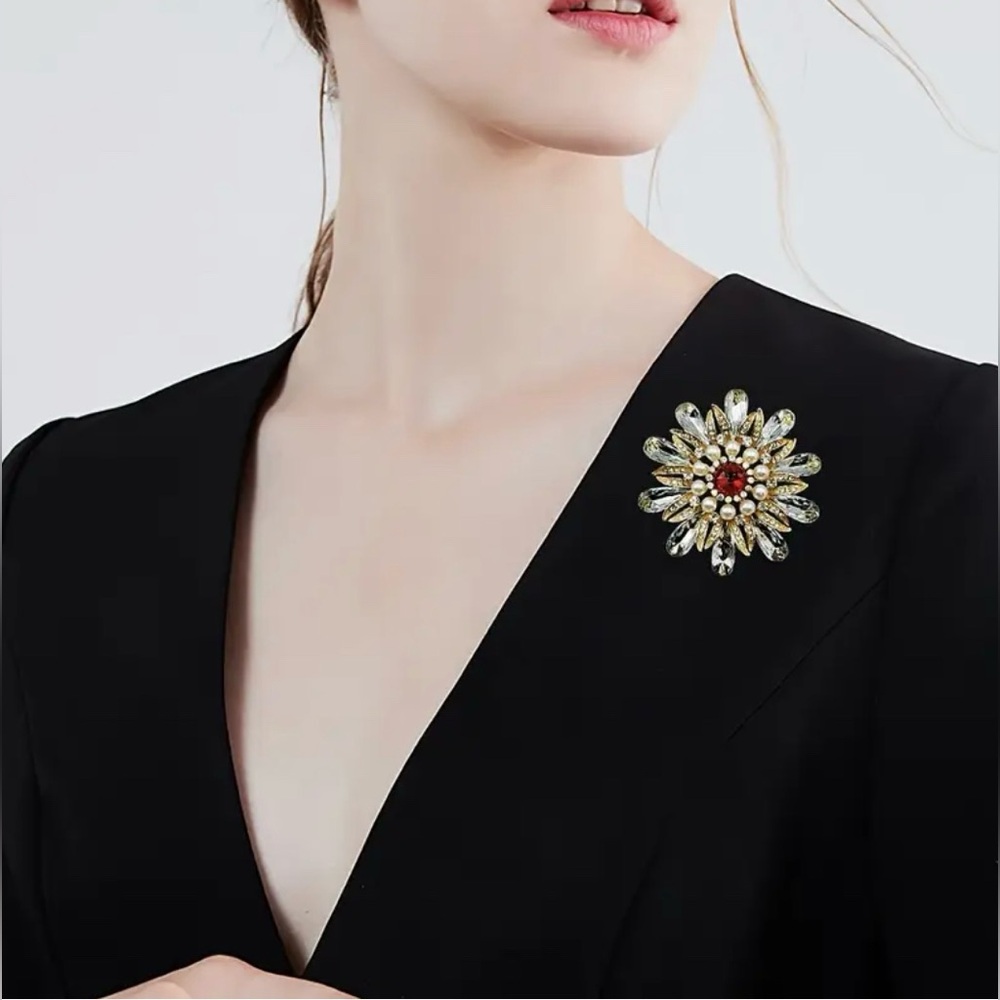 Floral Fashion Brooch Modern - Picture 2 of 7